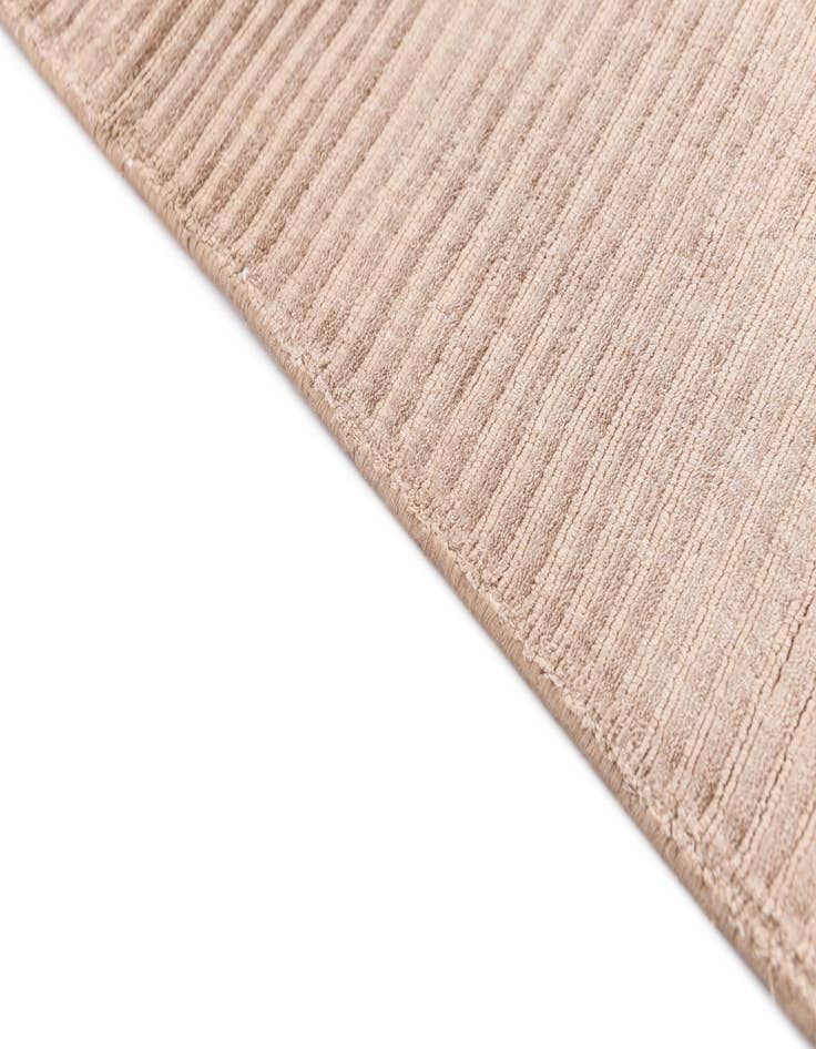 Detail image of  2' 7 x 5'  Hand Knotted Darya Wool Rug