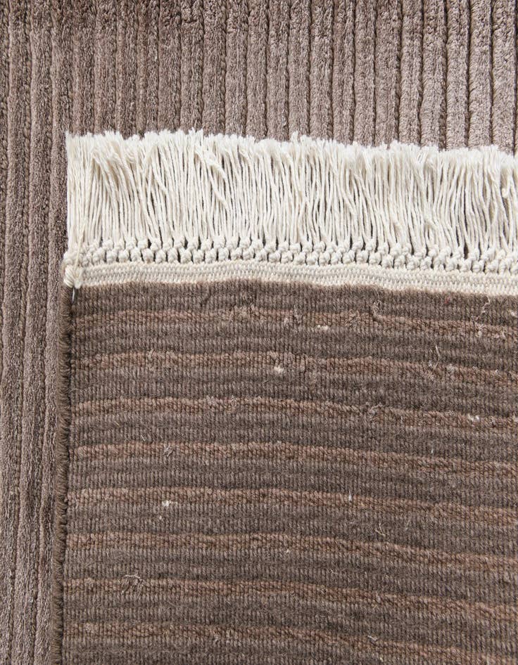 Detail image of  4' 10 x 6' 8  Hand Knotted Darya Wool Rug