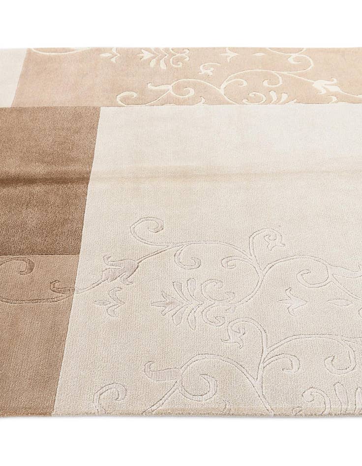 Detail image of  4' 7 x 6' 7 Darya Rug