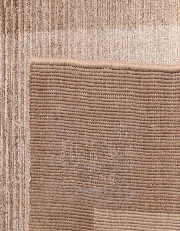 Detail image of  2' 7 x 4' 10  Hand Knotted Darya Wool Rug