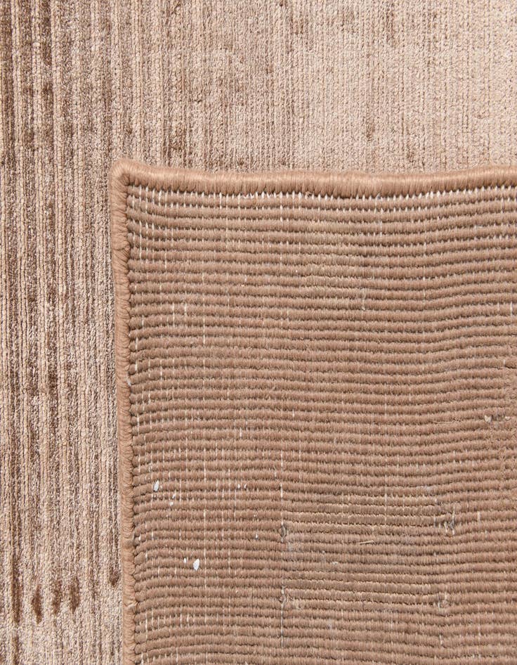 Detail image of  2' 8 x 5'  Hand Knotted Darya Wool Rug