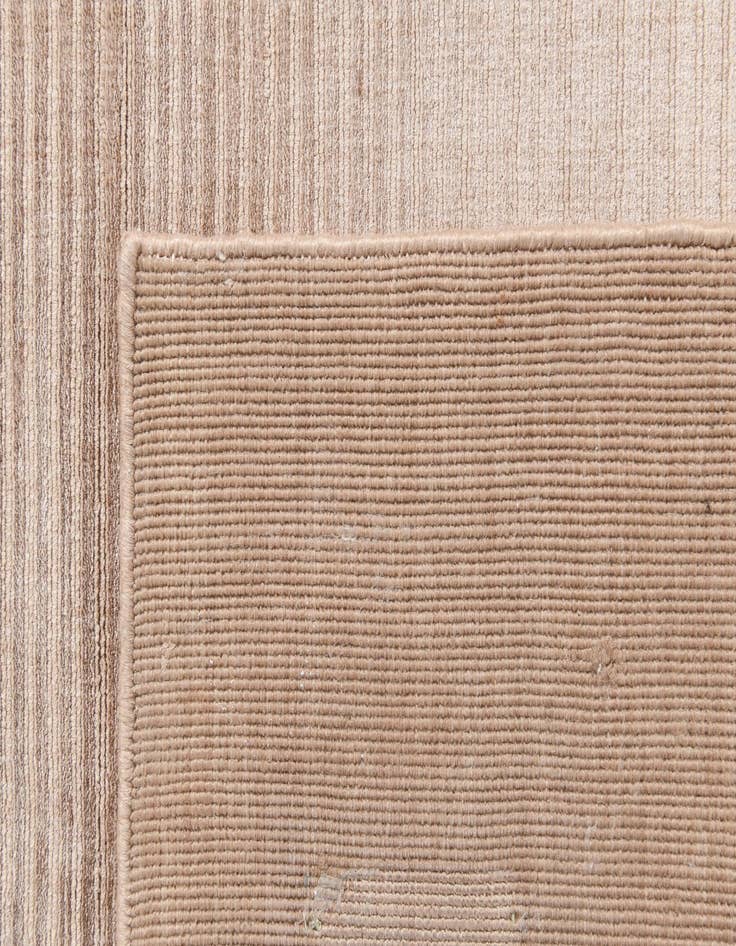 Detail image of  2' 8 x 5'  Hand Knotted Darya Wool Rug