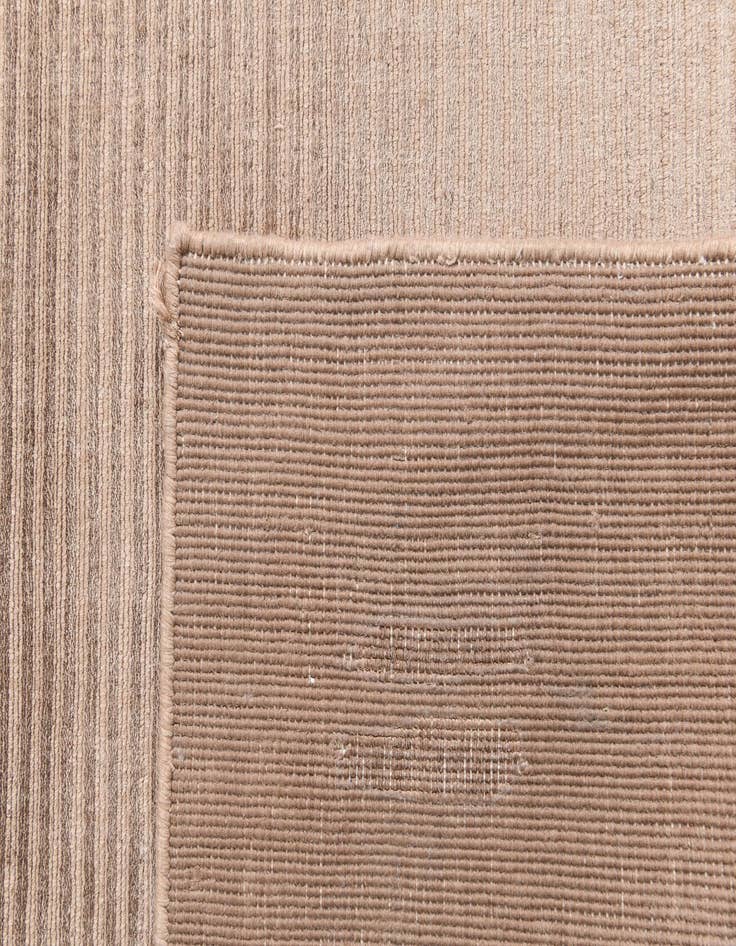 Detail image of  2' 8 x 5'  Hand Knotted Darya Wool Rug