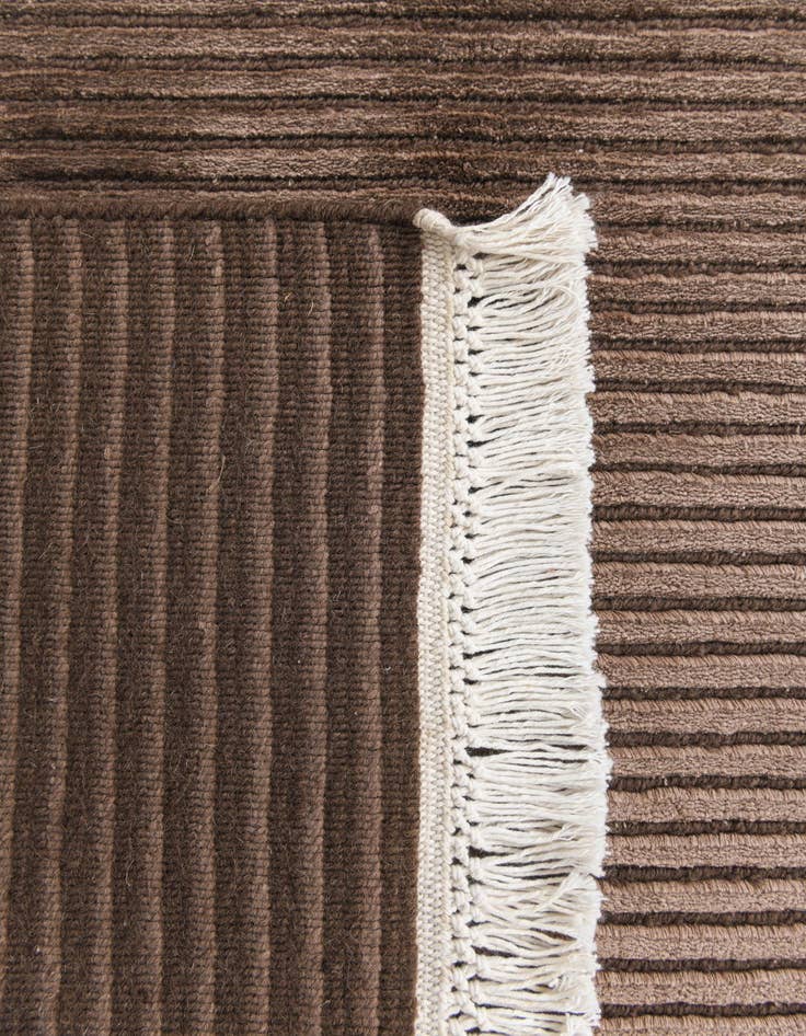 Detail image of  6' 6 x 9' 10  Hand Knotted Darya Wool Rug