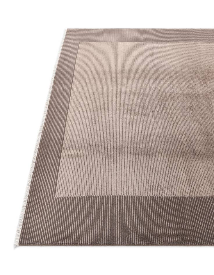 Detail image of  6' 5 x 9' 10  Hand Knotted Darya Wool Rug