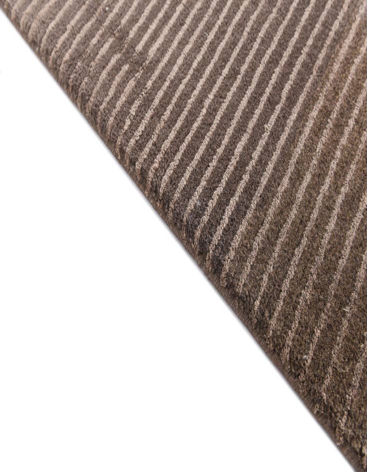 Detail image of  6' 5 x 9' 10  Hand Knotted Darya Wool Rug