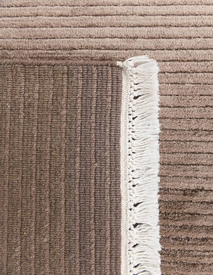 Detail image of  6' 5 x 9' 10  Hand Knotted Darya Wool Rug