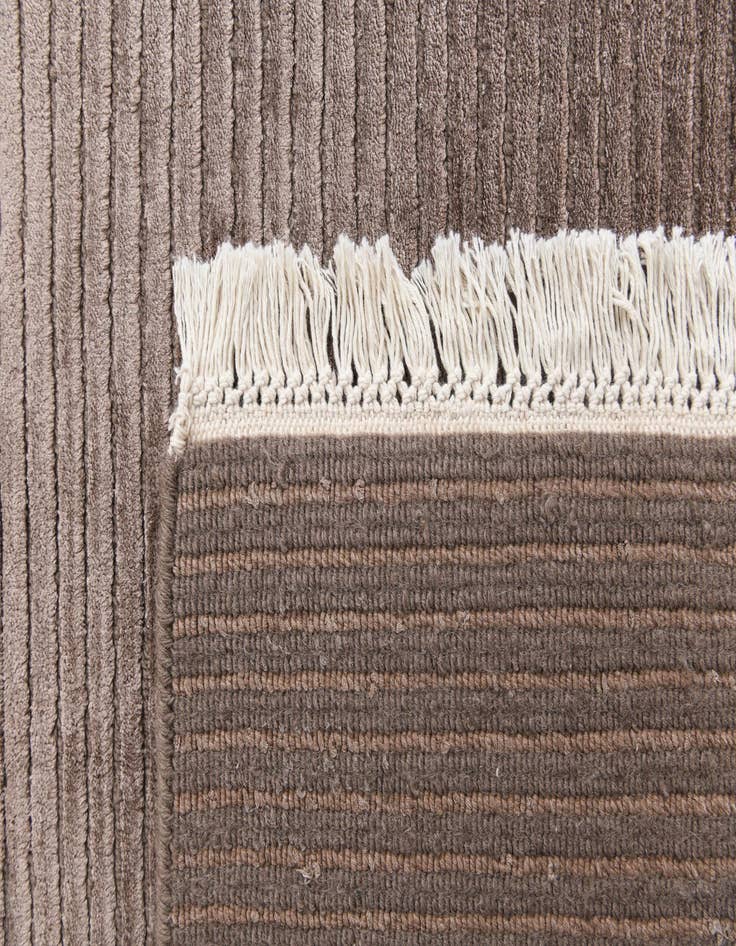 Detail image of  6' 7 x 9' 10  Hand Knotted Darya Wool Rug