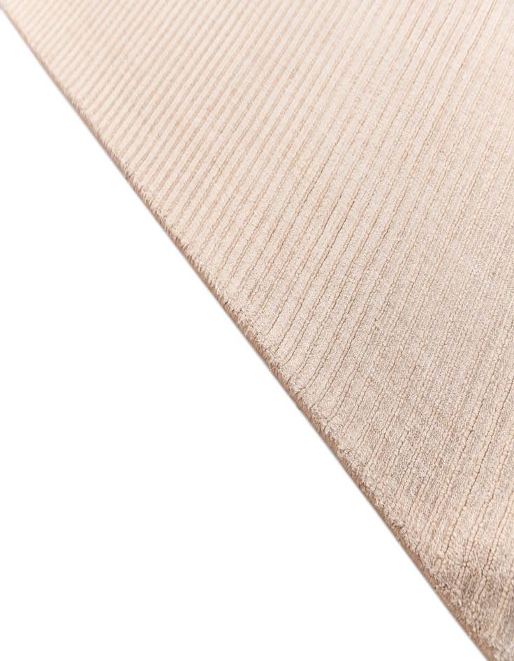 Detail image of  6' 6 x 9' 10  Hand Knotted Darya Wool Rug