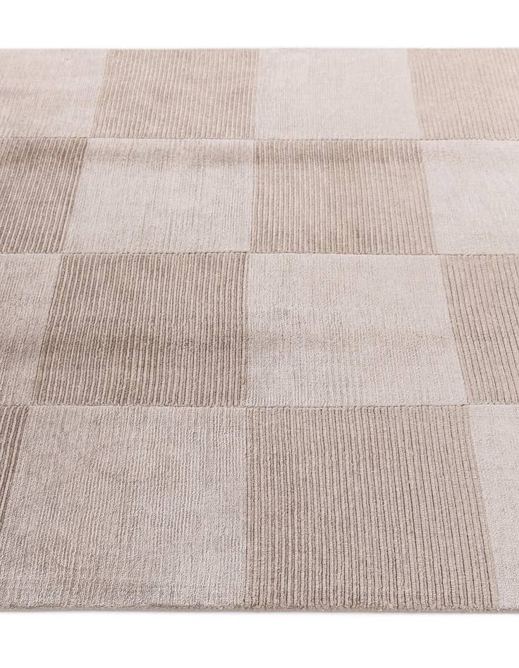 Detail image of  4' 6 x 6' 8 Darya Rug