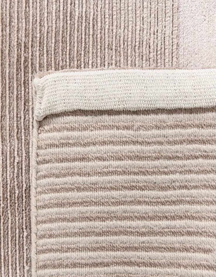 Detail image of  4' 6 x 6' 8 Darya Rug