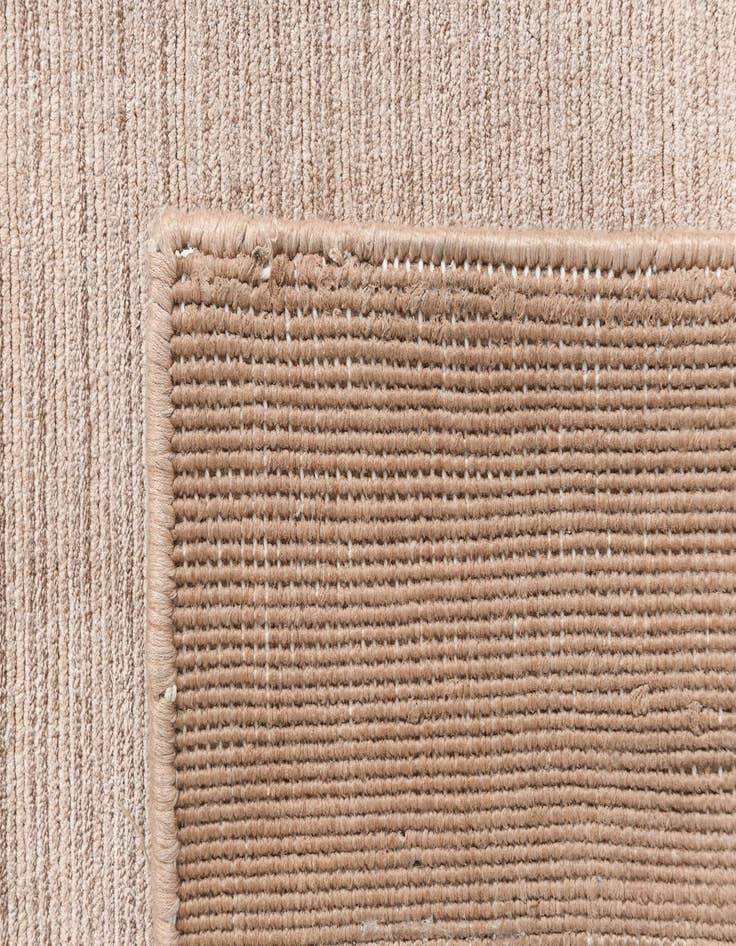 Detail image of  4' 2 x 6' Darya Rug