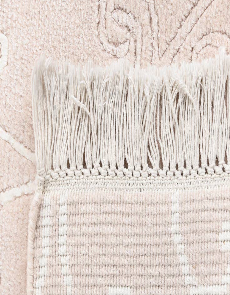 Detail image of  4' 3 x 6' 1 Darya Rug