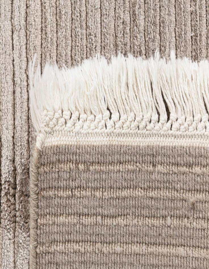 Detail image of  4' x 6' Darya Rug