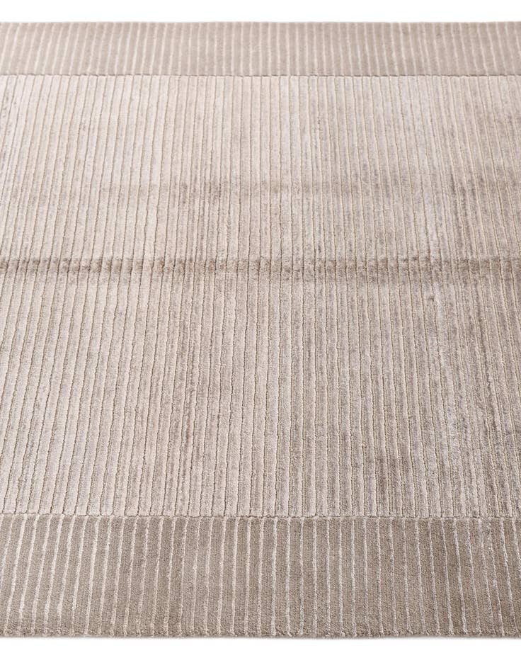 Detail image of  3' 11 x 6' Darya Rug