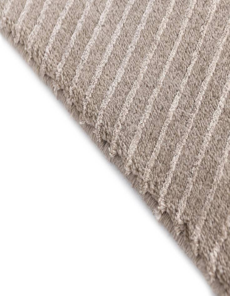 Detail image of  3' 11 x 6' Darya Rug