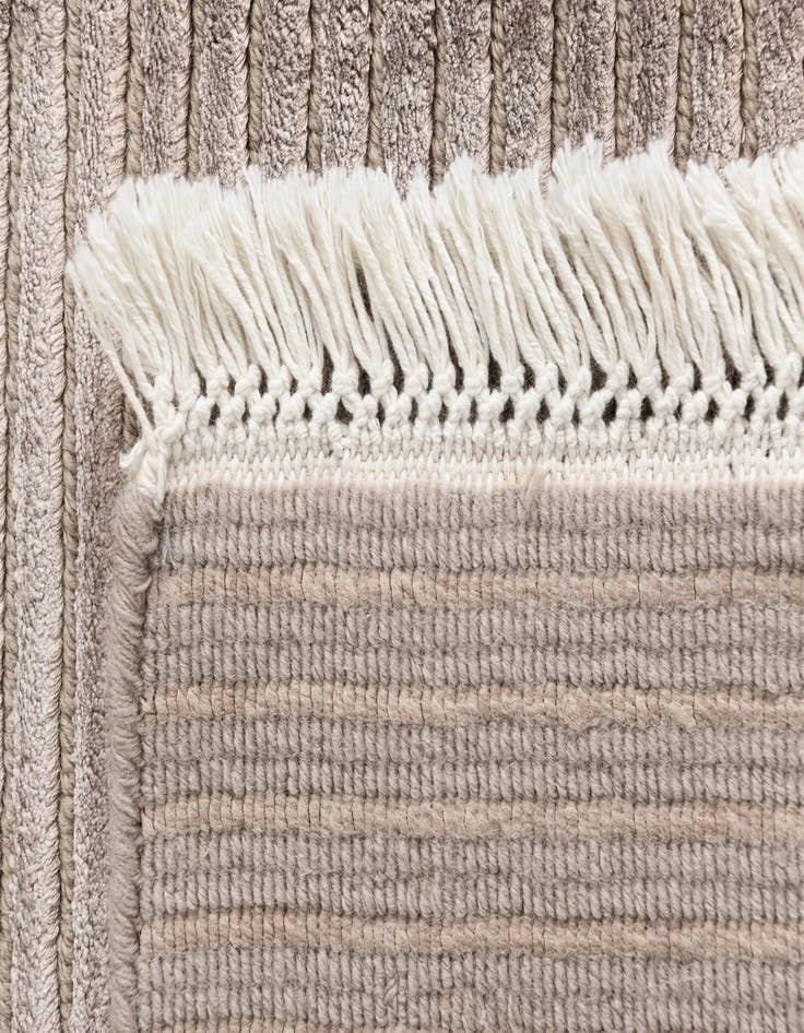 Detail image of  3' 11 x 6' Darya Rug