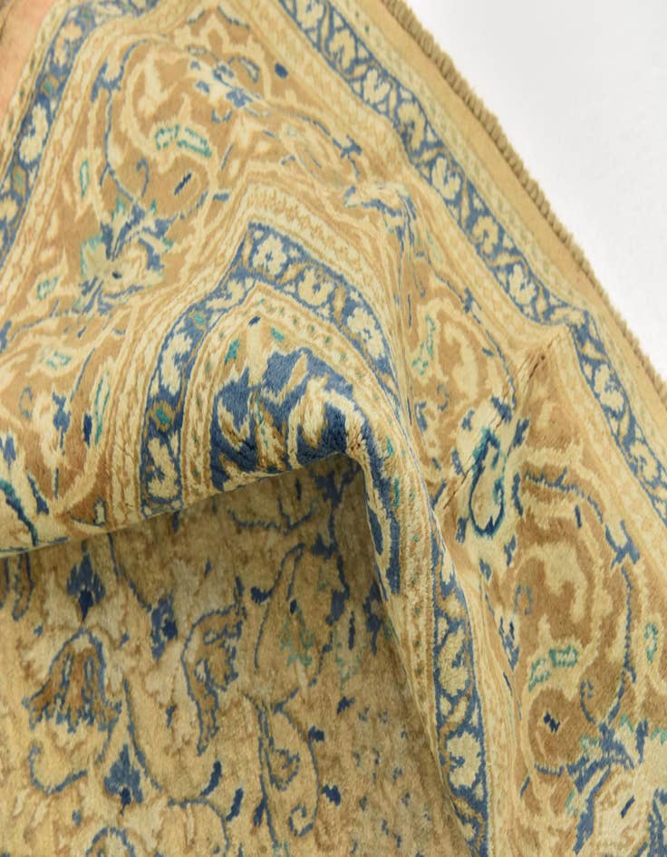 Detail image of  9' 8 x 12' 8  Hand Knotted Farahan Persian Wool Rug