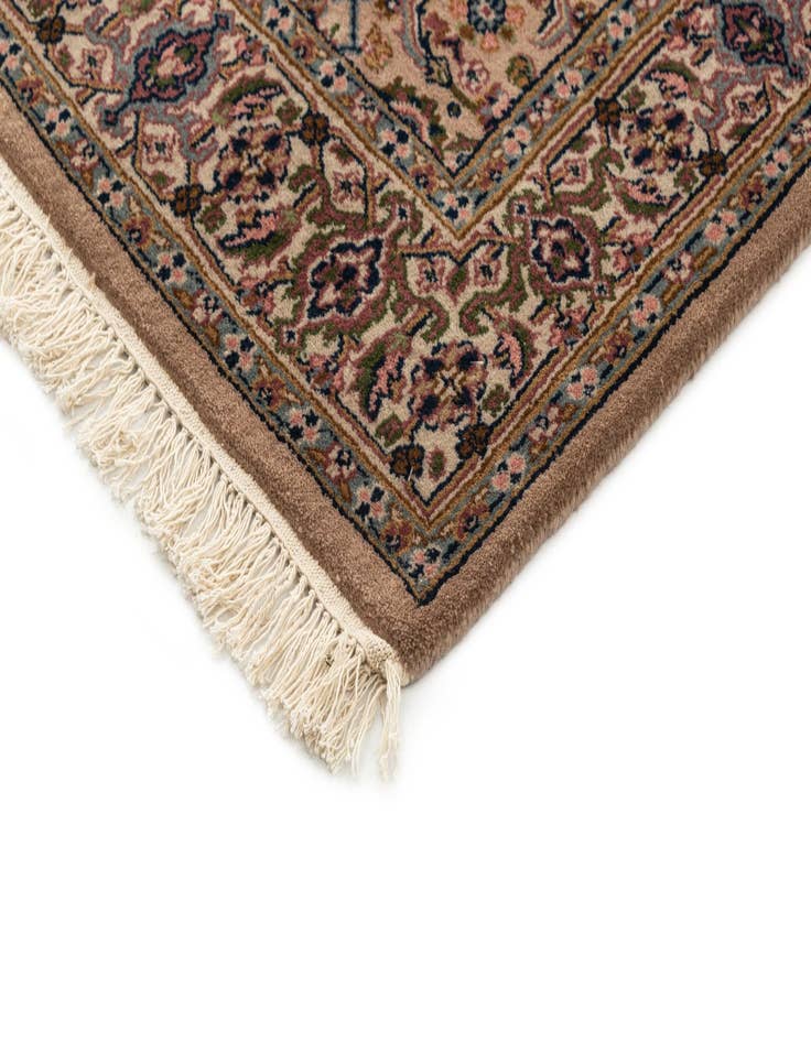 Detail image of  4' x 6'  Hand Knotted Farahan Wool Rug