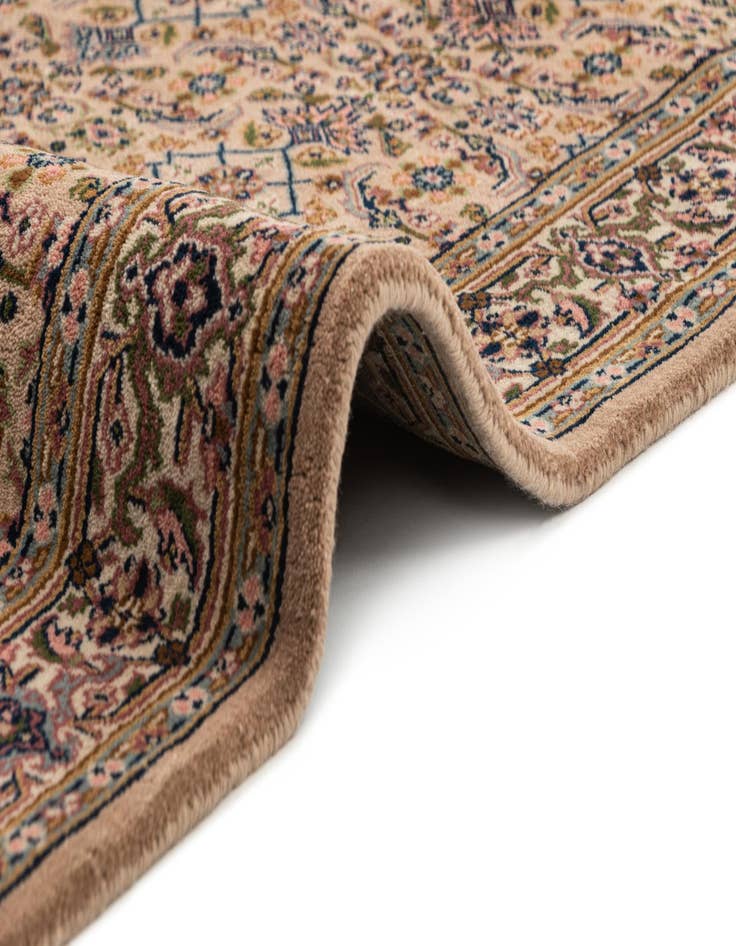 Detail image of  4' x 6'  Hand Knotted Farahan Wool Rug