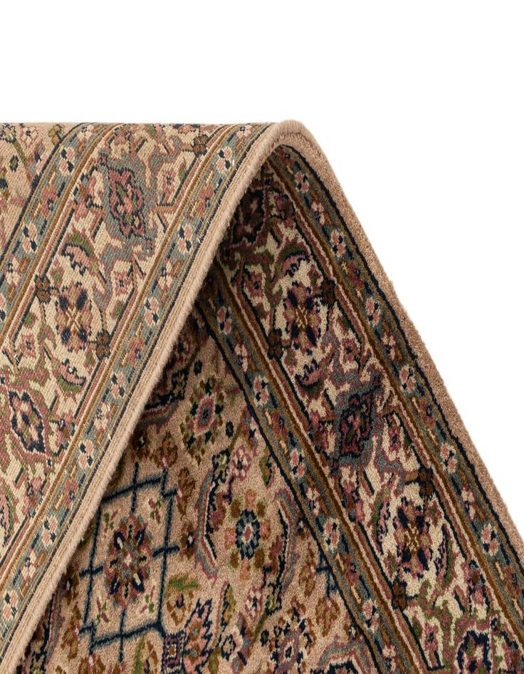 Detail image of  4' x 5' 8  Hand Knotted Farahan Wool Rug