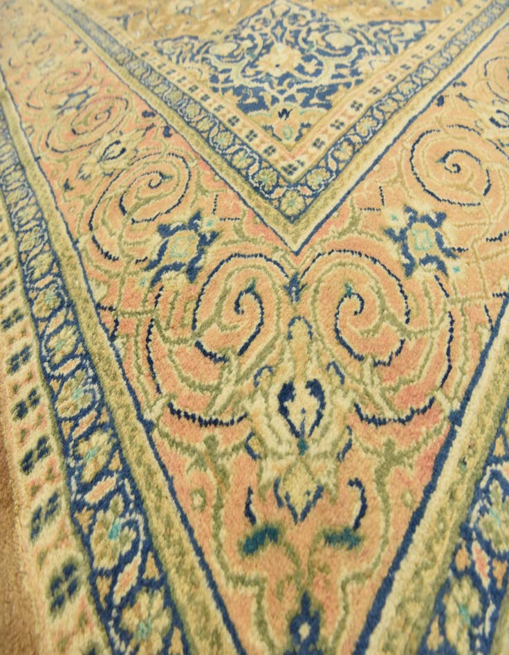 Detail image of  9' 9 x 12' 9  Hand Knotted Farahan Persian Wool Rug