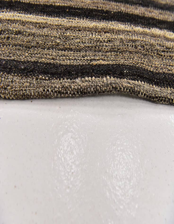 Detail image of  5' 7 x 8'  Hand Woven Kilim Modern Wool Rug