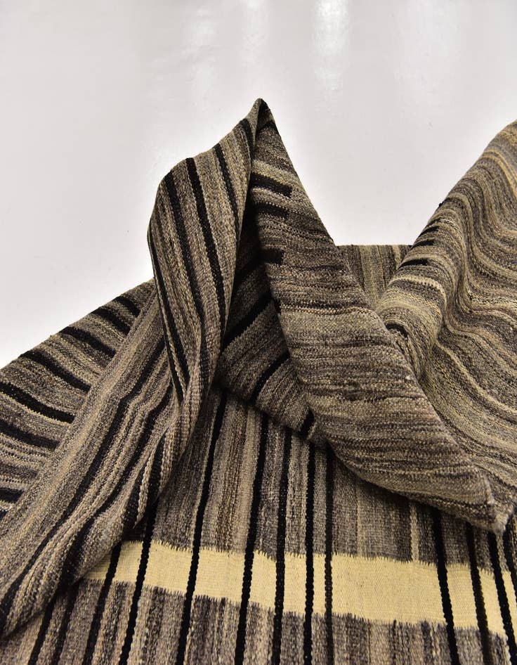 Detail image of  5' 8 x 8' 2  Hand Woven Kilim Modern Wool Rug