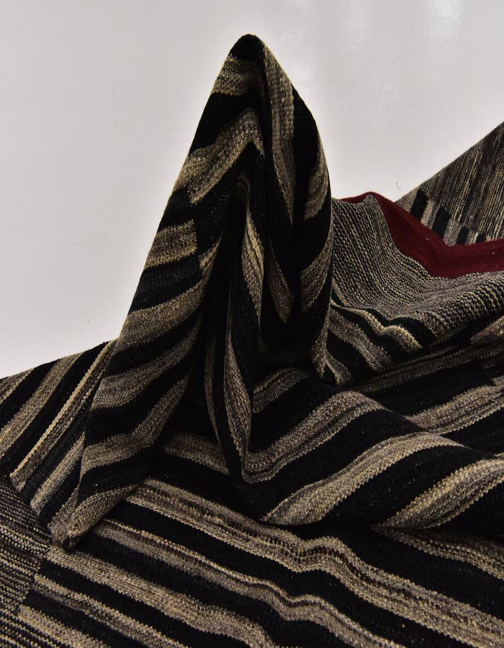 Detail image of  4' 4 x 5' 8  Hand Woven Kilim Modern Wool Rug