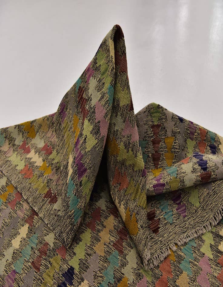 Detail image of  6' 10 x 9' 6  Hand Woven Kilim Modern Wool Rug