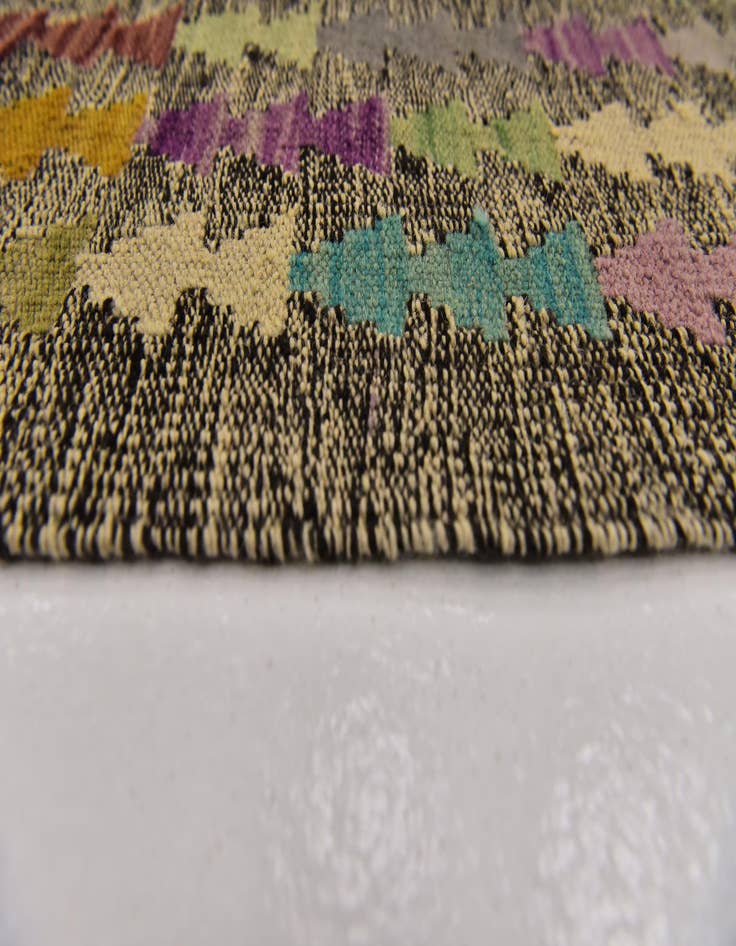 Detail image of  6' 10 x 9' 6  Hand Woven Kilim Modern Wool Rug