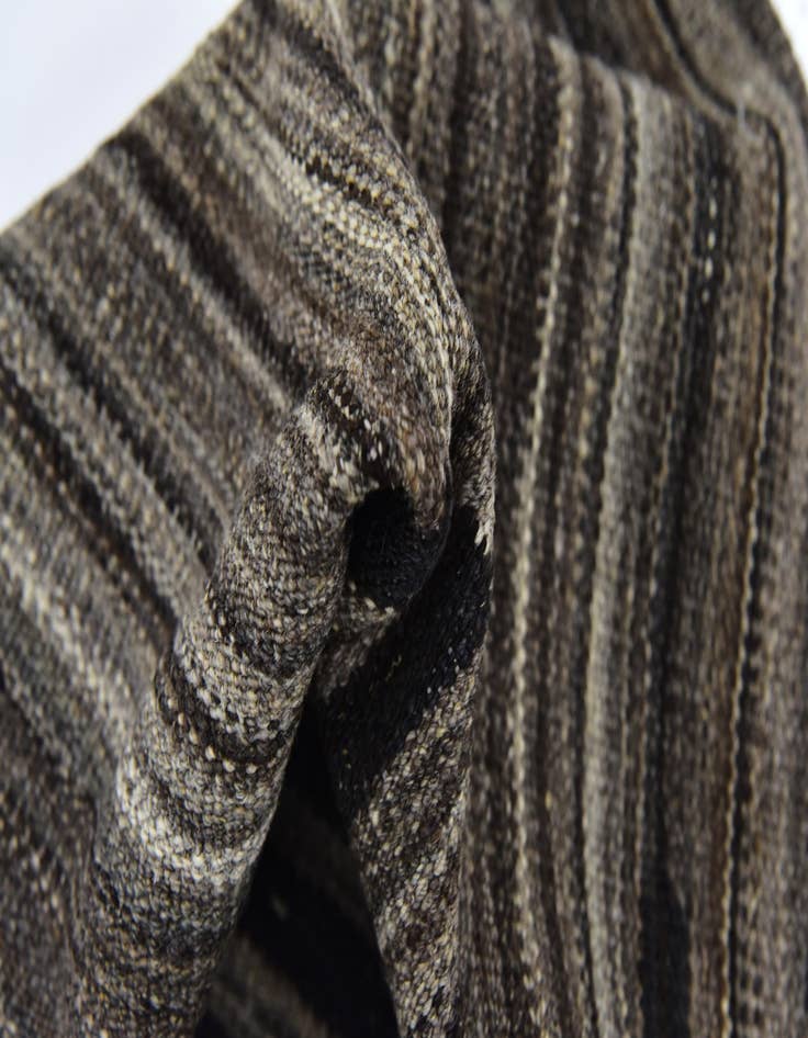 Detail image of  5' 9 x 8'  Hand Woven Kilim Modern Wool Rug