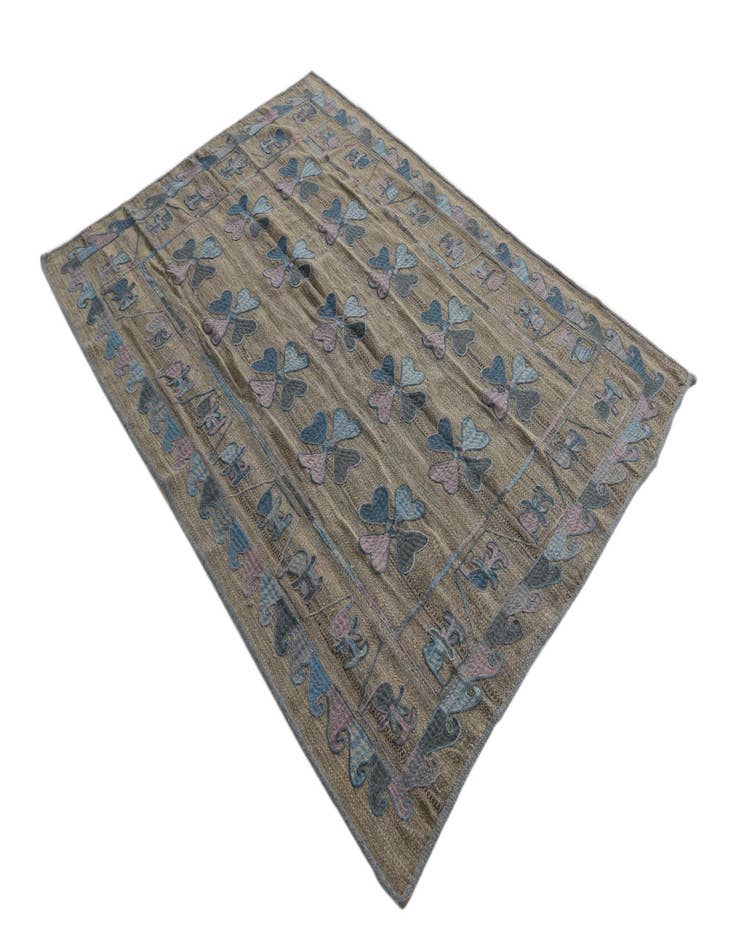 Detail image of  4' 10 x 6' 8  Hand Woven Kilim Suzani Wool Rug