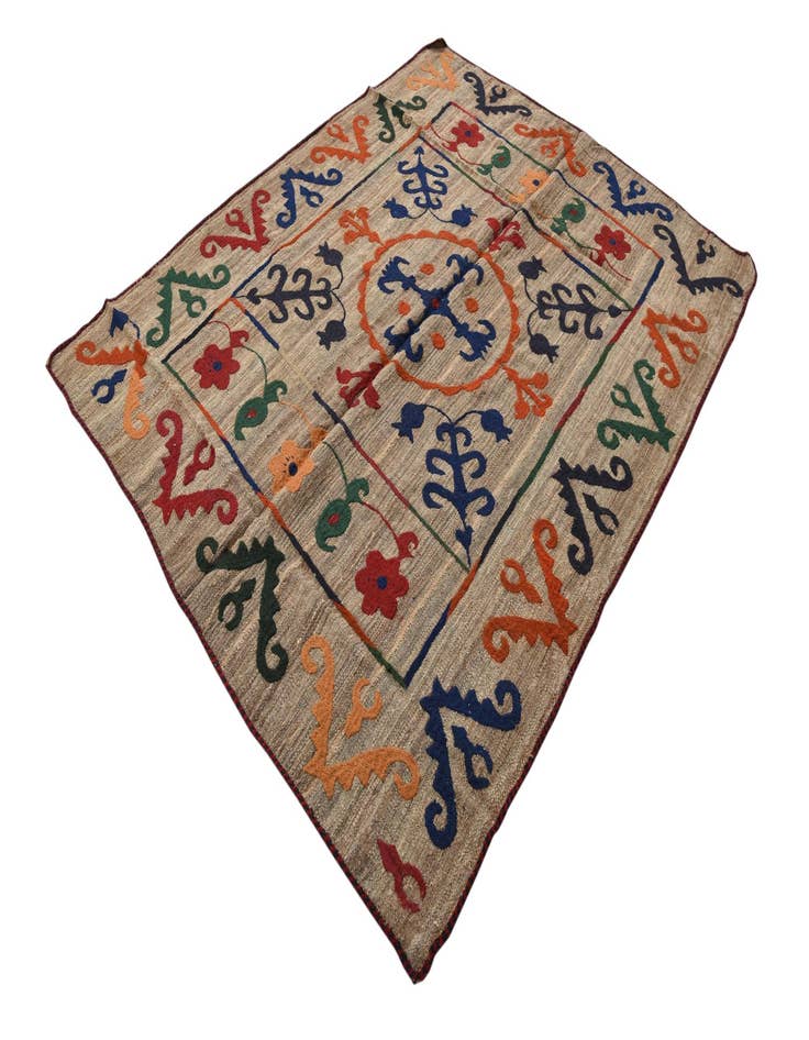 Detail image of  4' 11 x 6' 4  Hand Woven Kilim Suzani Wool Rug