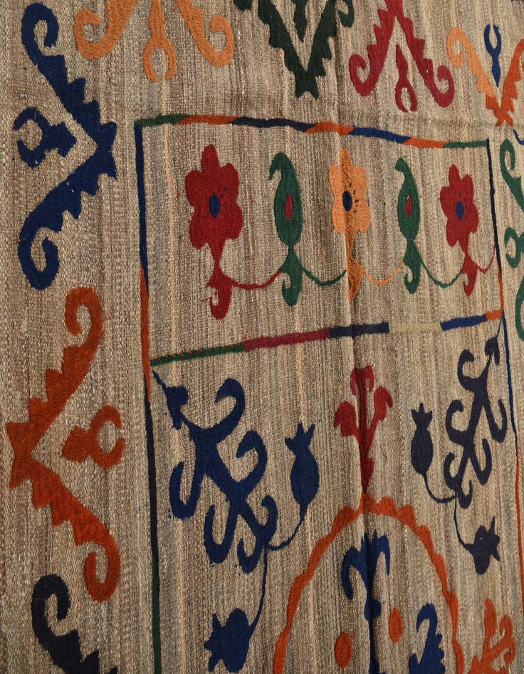 Detail image of  4' 11 x 6' 4  Hand Woven Kilim Suzani Wool Rug