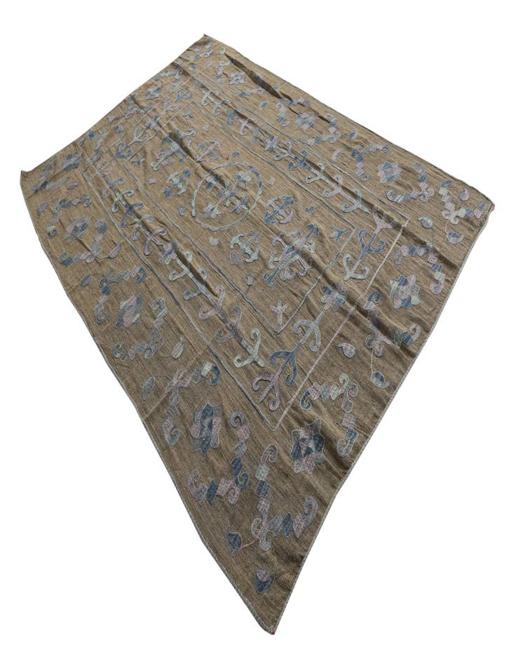 Detail image of  6' 5 x 9'  Hand Woven Kilim Suzani Wool Rug