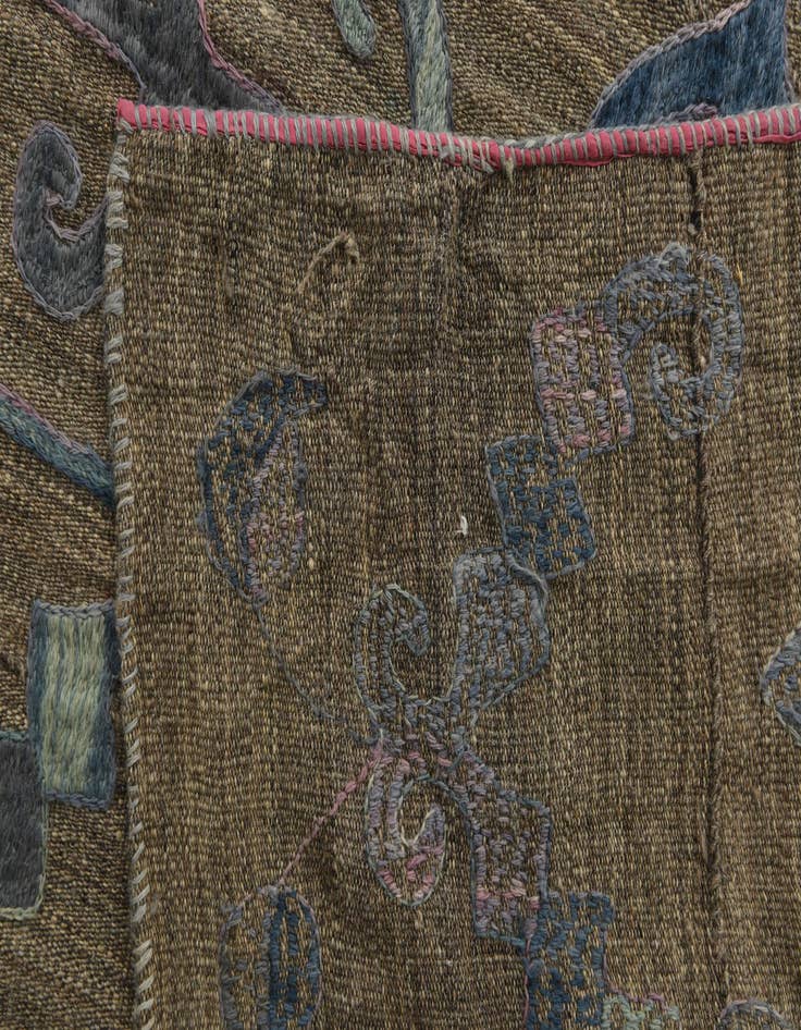 Detail image of  6' 5 x 9'  Hand Woven Kilim Suzani Wool Rug