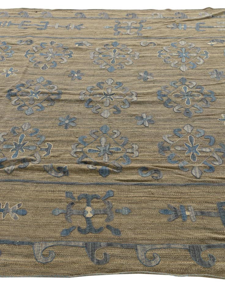 Detail image of  6' 8 x 8' 10  Hand Woven Kilim Suzani Wool Rug