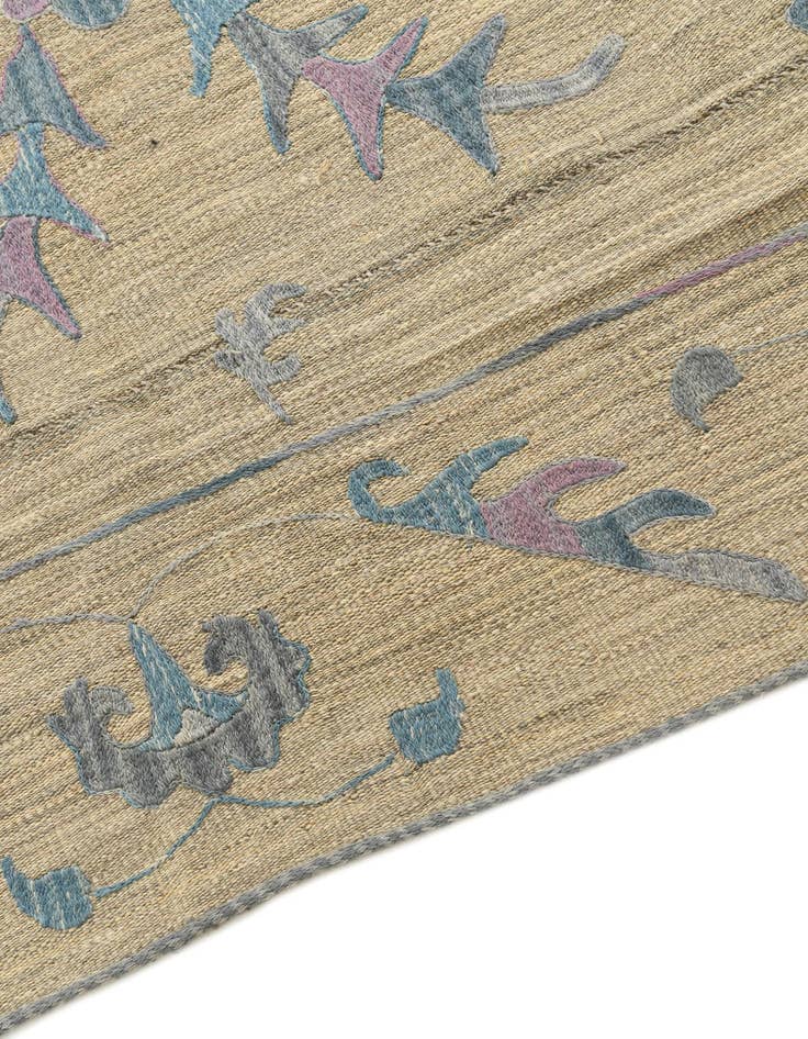 Detail image of  4' 10 x 6' 7  Hand Woven Kilim Suzani Wool Rug