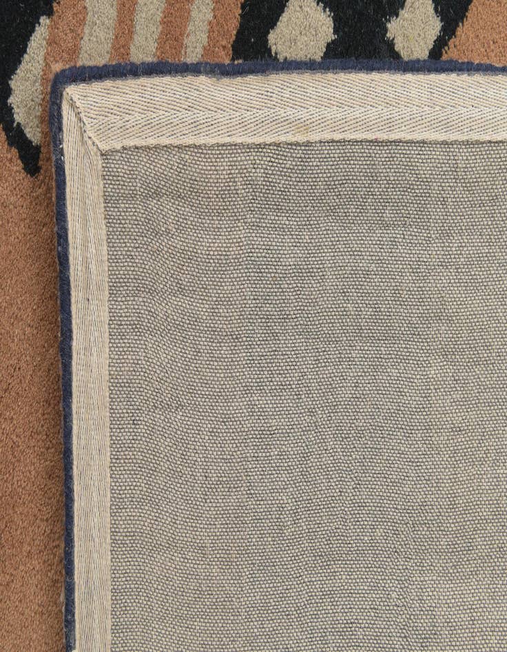 Detail image of  5' x 7' 10 Luna Rug