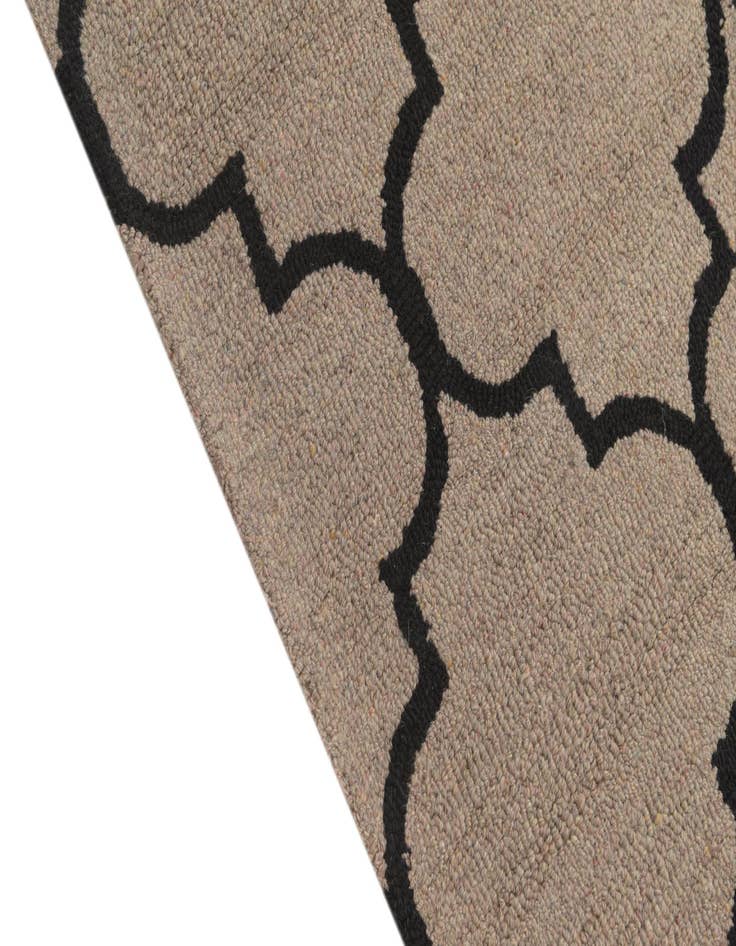 Detail image of  5' 1 x 8' Luna Wool Rug
