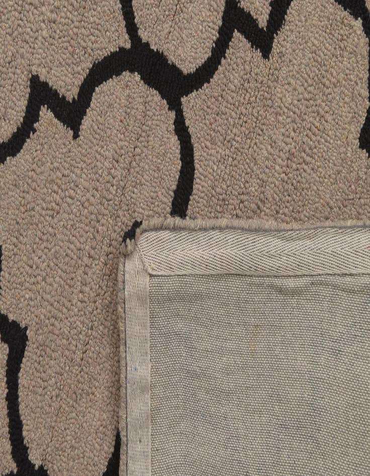 Detail image of  5' 1 x 8' Luna Wool Rug