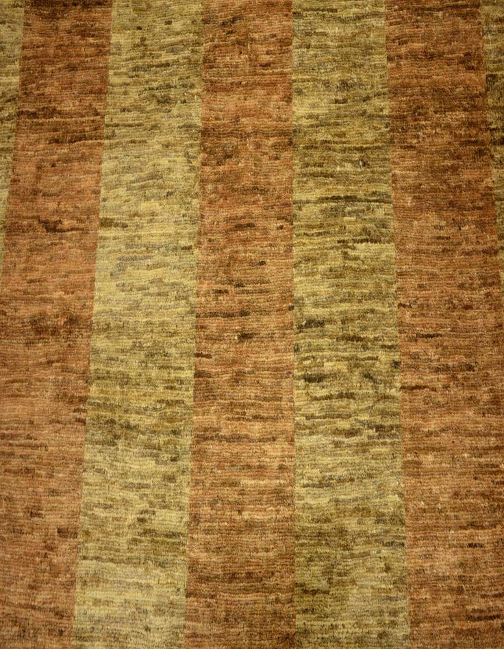 Detail image of  4' 1 x 5' 8  Hand Knotted Modern Ziegler Oriental Rug