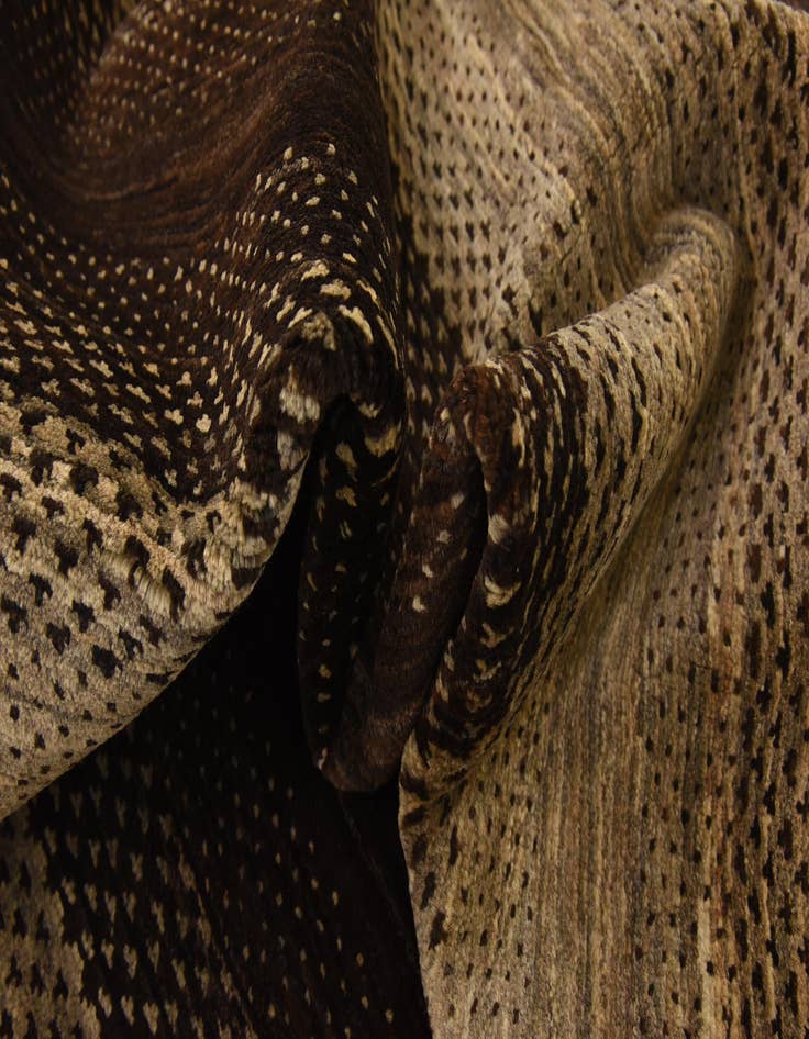 Detail image of  4' x 5' 10  Hand Knotted Modern Ziegler Rug