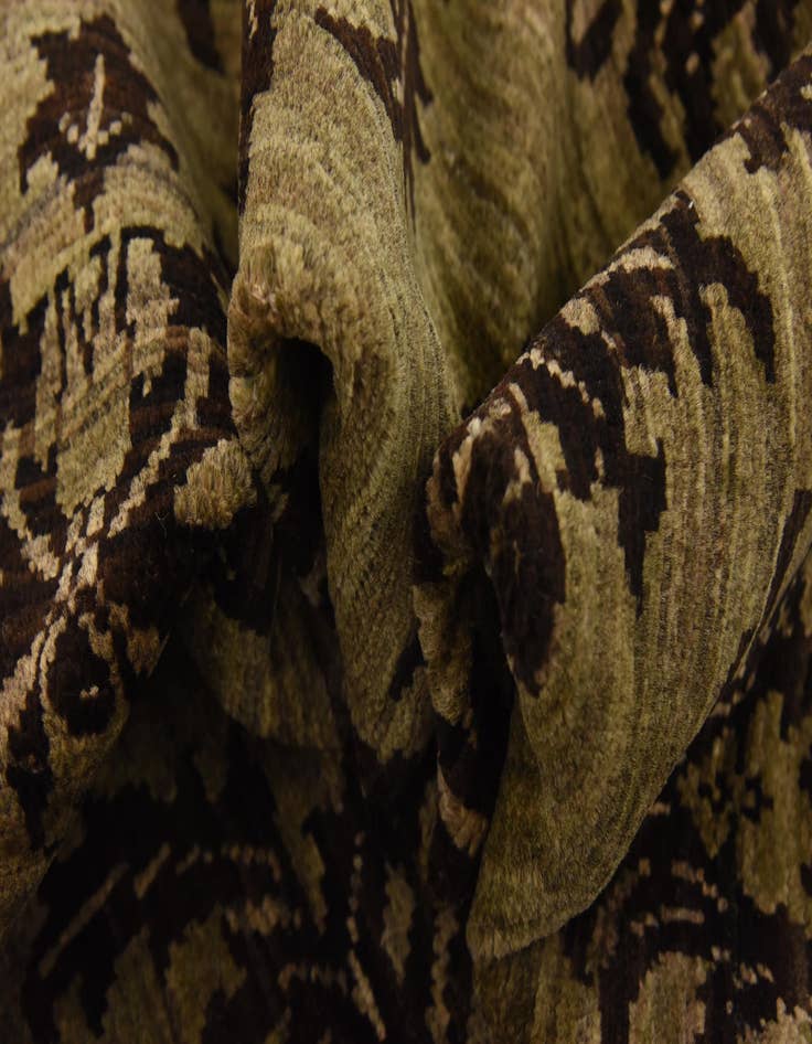 Detail image of  5' 5 x 7' 10  Hand Knotted Modern Ziegler Rug