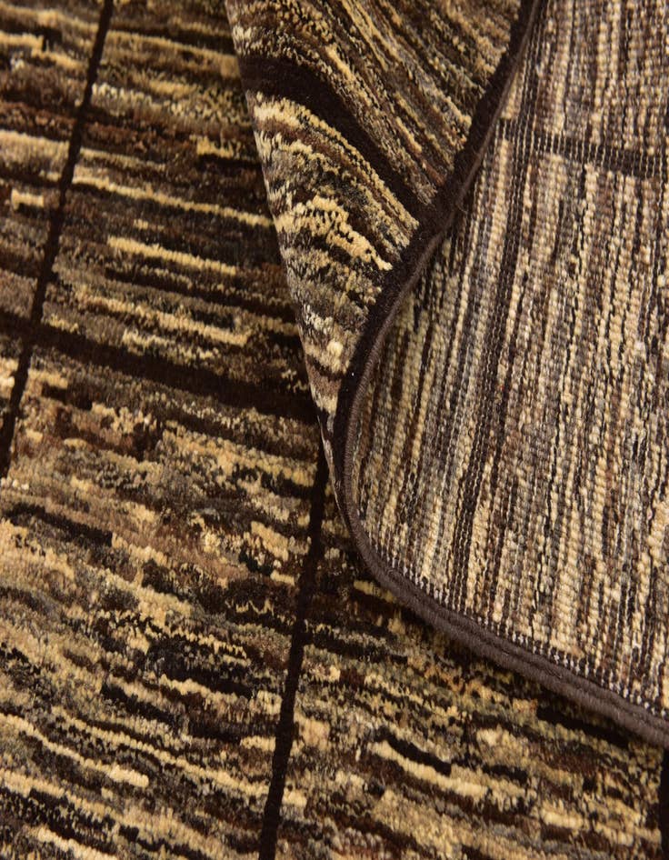 Detail image of  4' 8 x 6' 9  Hand Knotted Modern Ziegler Rug