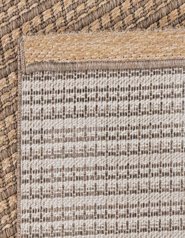 Detail image of  4' 8 x 7' 5  Washable Modern Indoor / Outdoor Rug