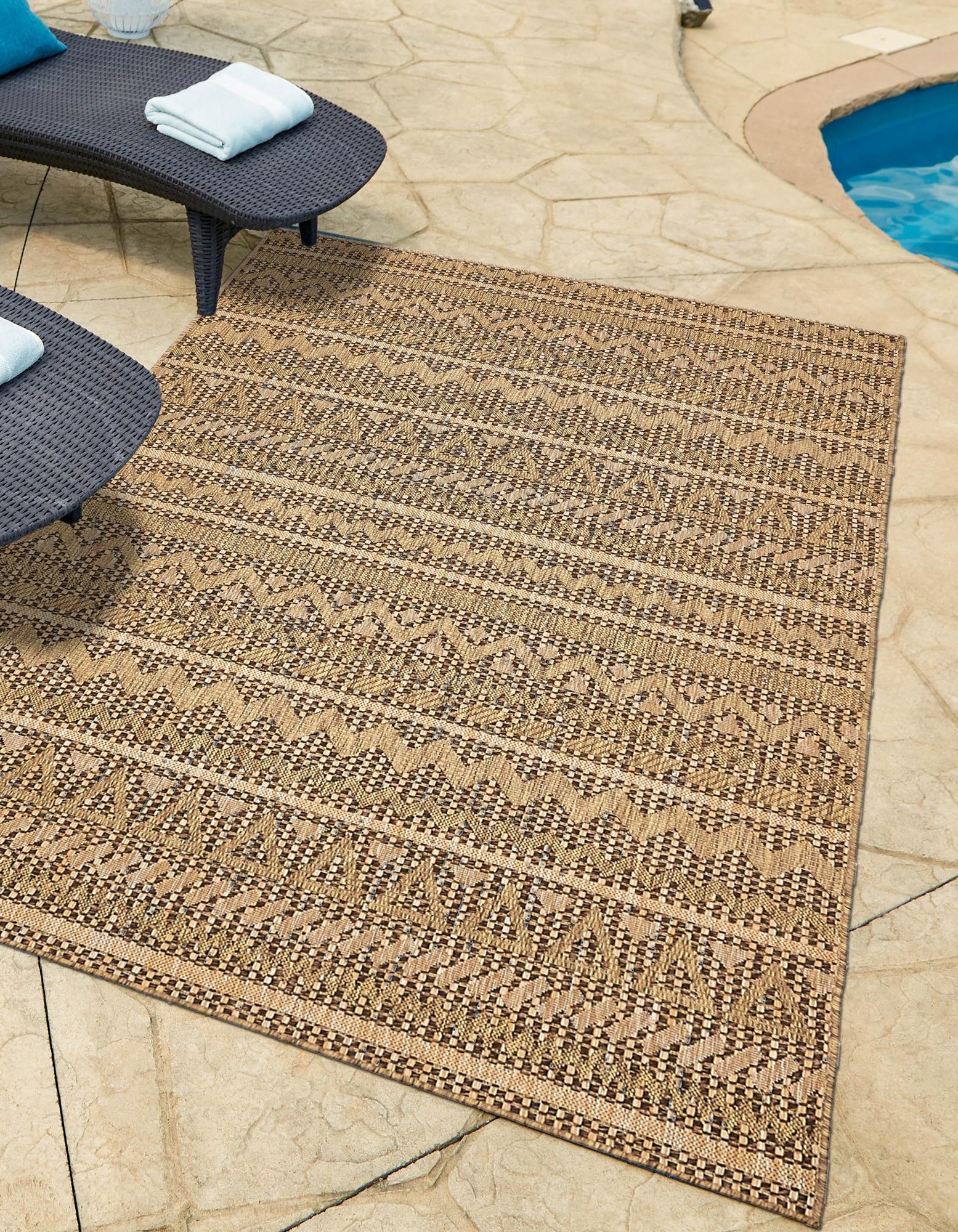 Light Brown 7' x 10' Modern Indoor / Outdoor Rug | Rugs.com