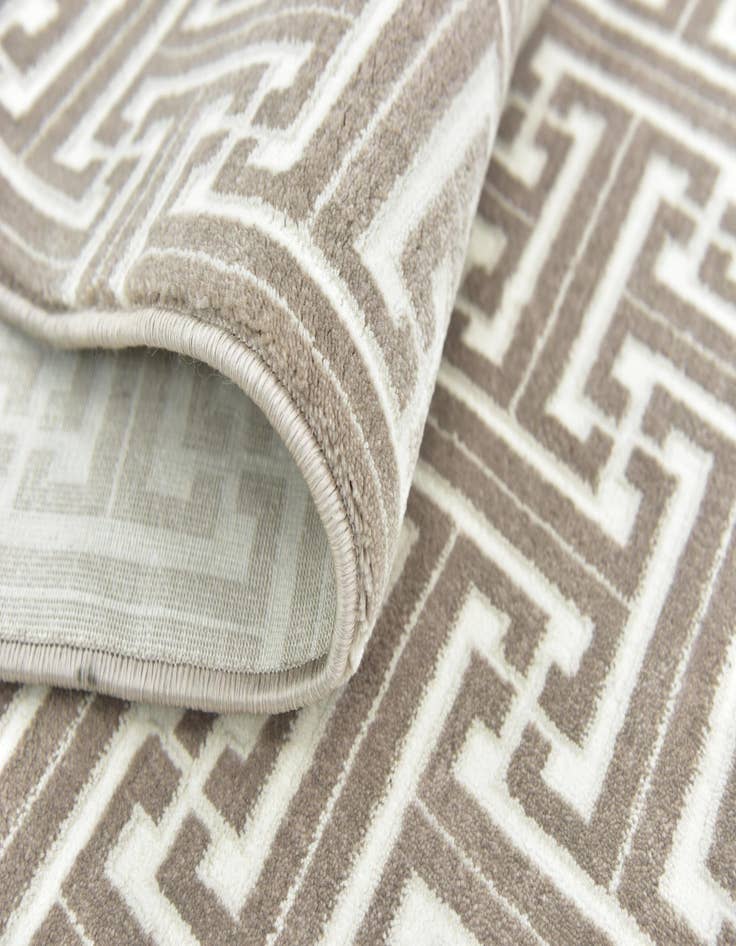 Detail image of Jill Zarin 5' x 8' Uptown Rug