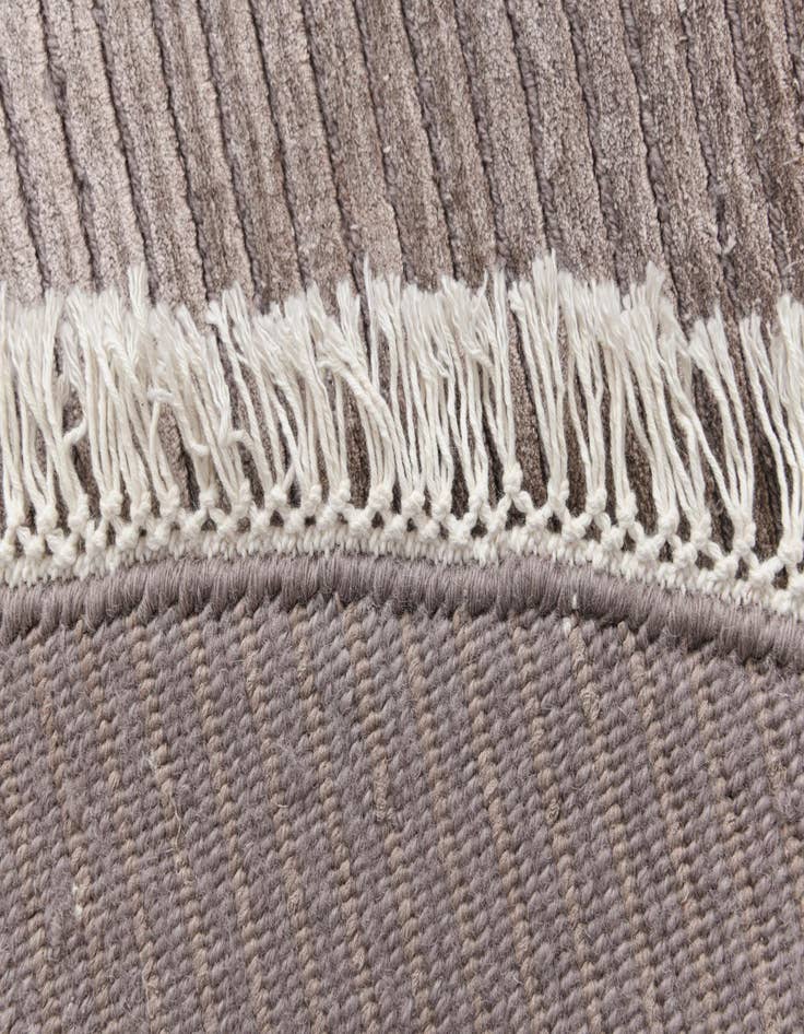 Detail image of  6' 8 x 6' 8  Hand Knotted Darya Wool Round Rug